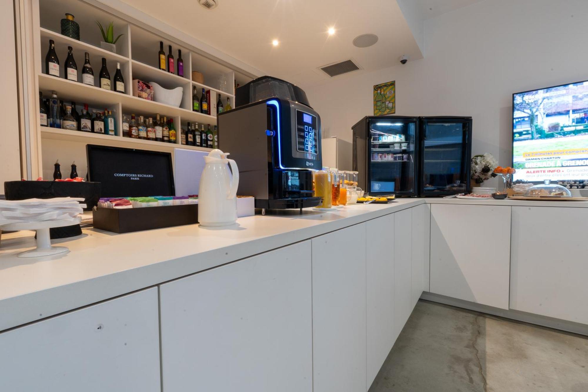 Le B Complexe Hotel Lozanne Bagian luar foto
